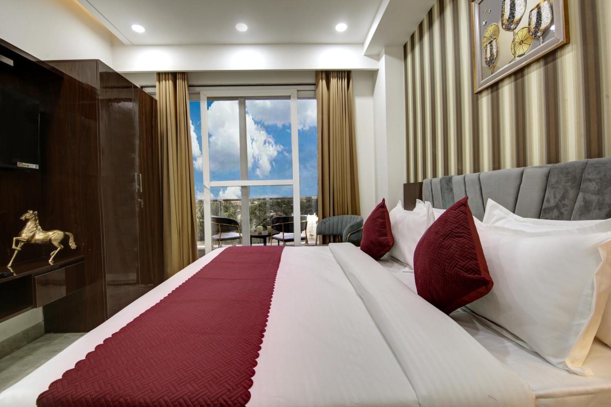 Limewood Stay - Millennium Huda City Center Gurgaon Eksteriør billede